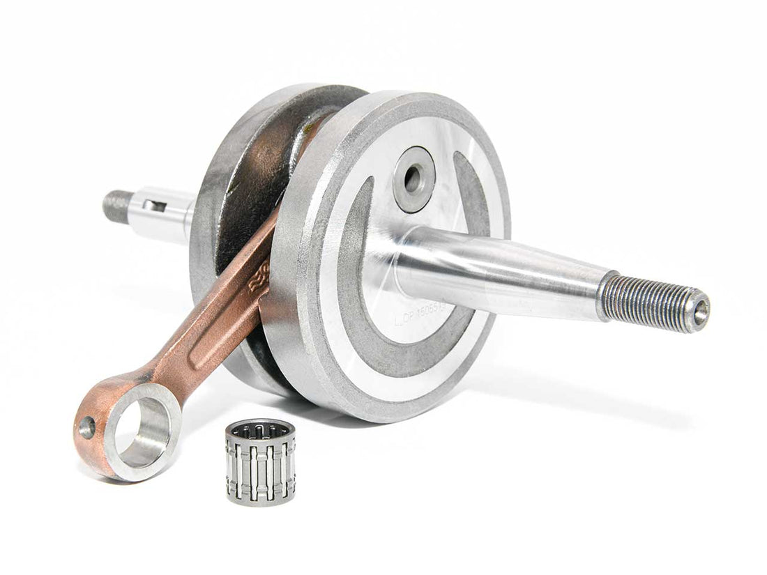 Barikit Kurbelwelle für einen Casal Motor. Eine Pleuelstange mit Hubzapfen und ein Nadellager.