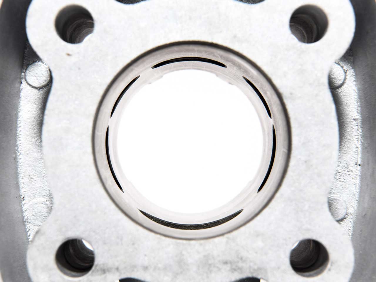 BARIKIT Tuning Zylinder von innen Fotografiert überströmter sowie Auslass sichtbar.