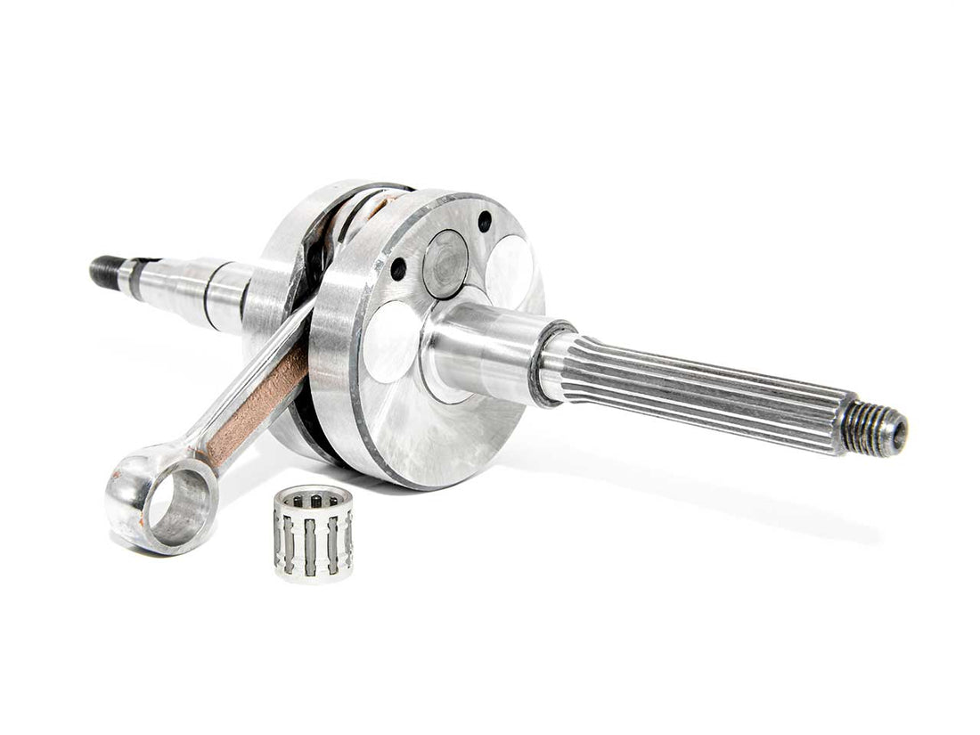 Barikit Kurbelwelle für einen Yamaha Roller Motor. Eine Pleuelstange mit Hubzapfen und ein Nadellager.