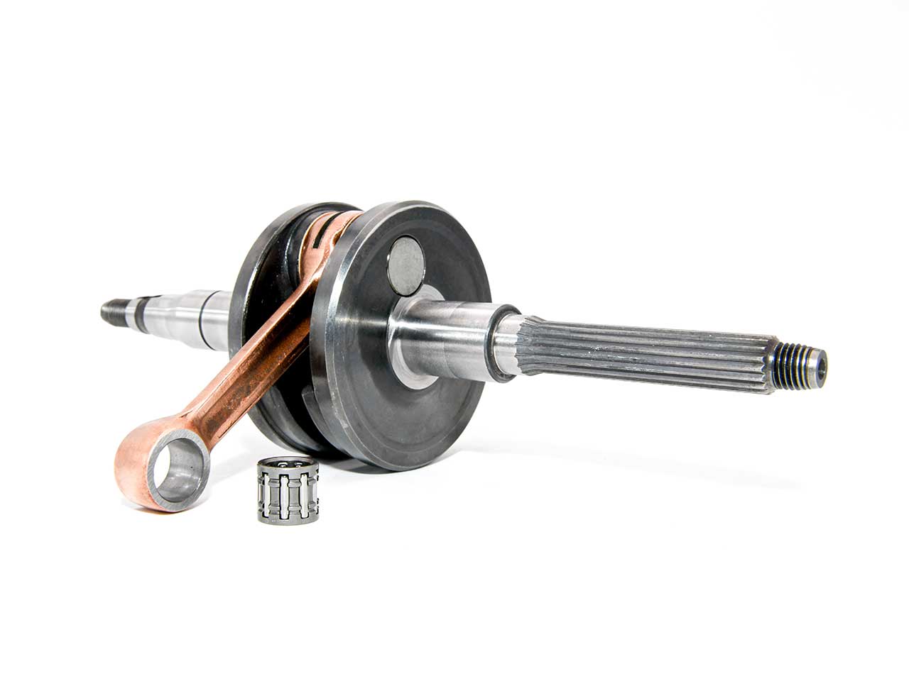 Barikit Kurbelwelle für einen Yamaha Jog Motor. Eine Pleuelstange mit Hubzapfen und ein Nadellager.